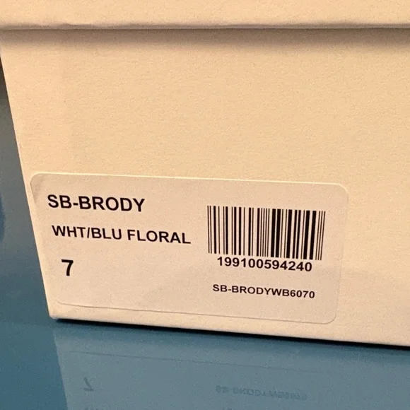 Betsey Johnson Brody White/Blue Floral Sandals NWT - Picture 12 of 13